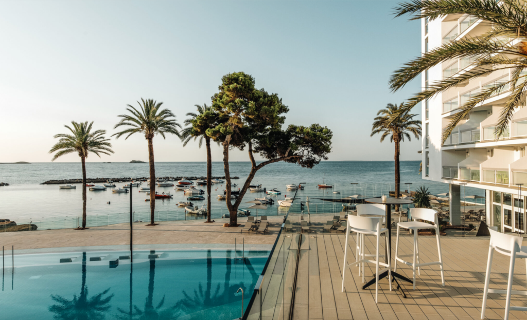 Tres hoteles TOP para perderse en Ibiza este verano